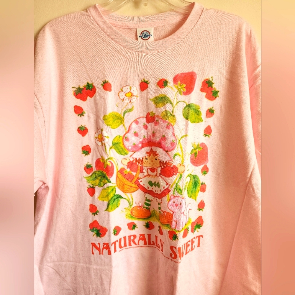 Women's Valentines Day Strawberry Shortcake Pink Tshirt Size Extra Large - Picture 3 of 5